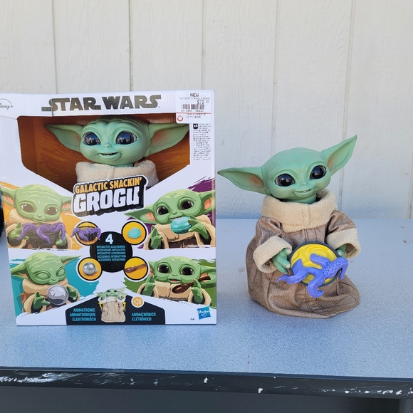 The Mandalorian Galactic Snackin' Grogu - Picture 4 of 5